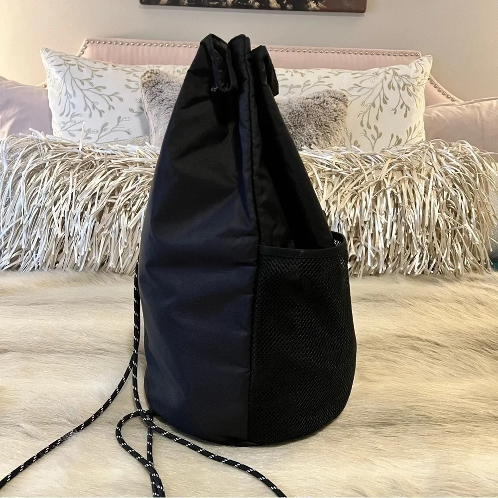 New PINK By VICTORIA’S SECRET Black Padded Drawstring Tote Backpack Circle